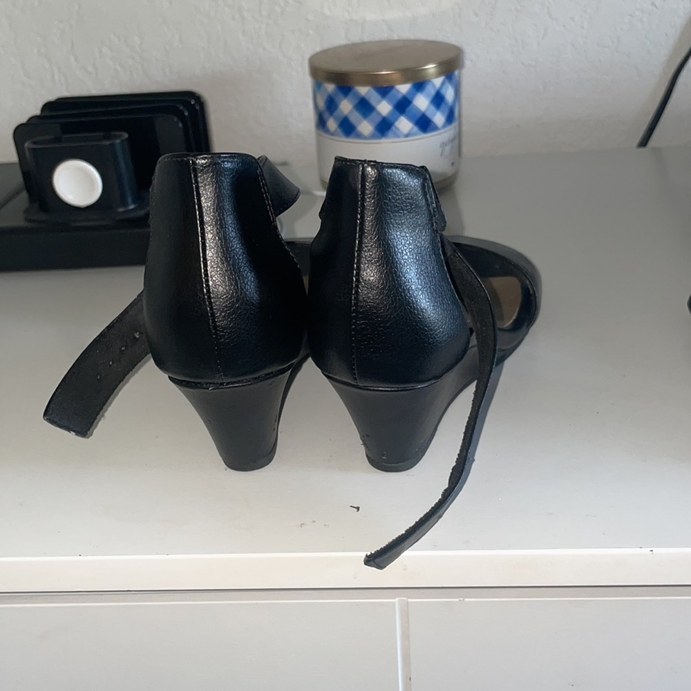 Heels - Picture 3 of 3